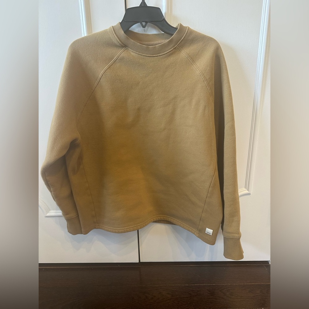 Vuori Women's Crewneck Sweatshirt in Olive/Tan